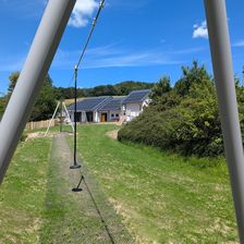 Seilbahn auf dem Spielplatz des Dorftreffs